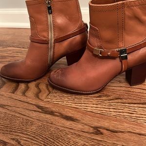 Vince Camuto Ankle Boot with “dark toe” worn look, size 7